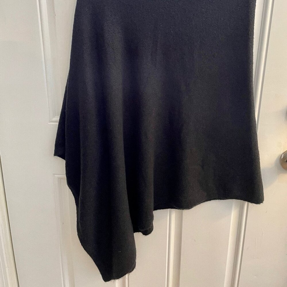 One Size Black Nursing shawl/Poncho NWT BY Look Cashmere - Picture 5 of 9